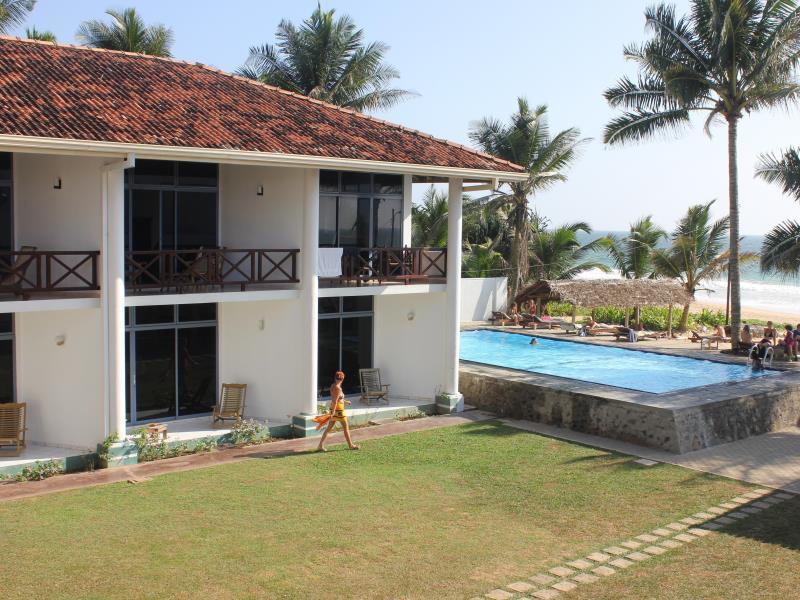 Ranmal Beach Hotel Хиккадува Экстерьер фото