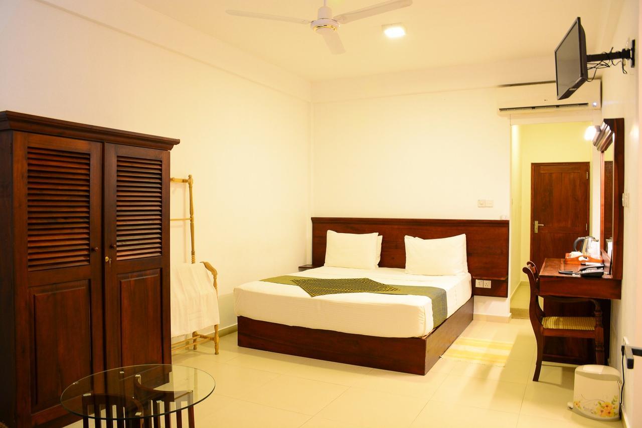 Ranmal Beach Hotel Хиккадува Экстерьер фото