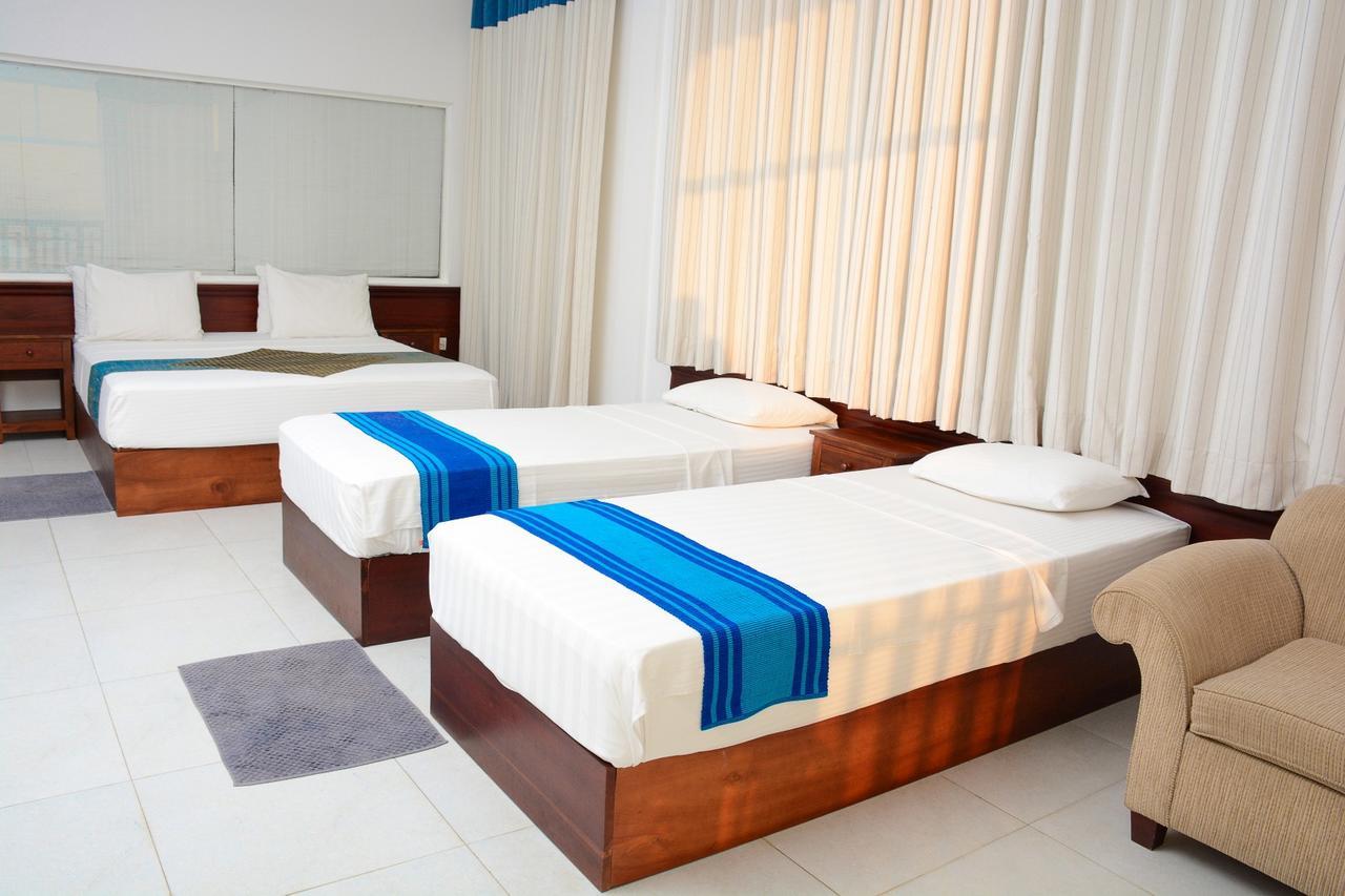 Ranmal Beach Hotel Хиккадува Номер фото