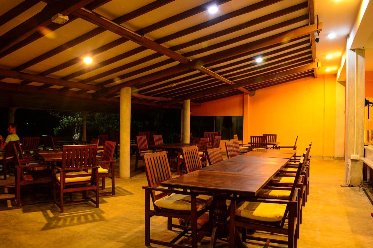 Ranmal Beach Hotel Хиккадува Экстерьер фото