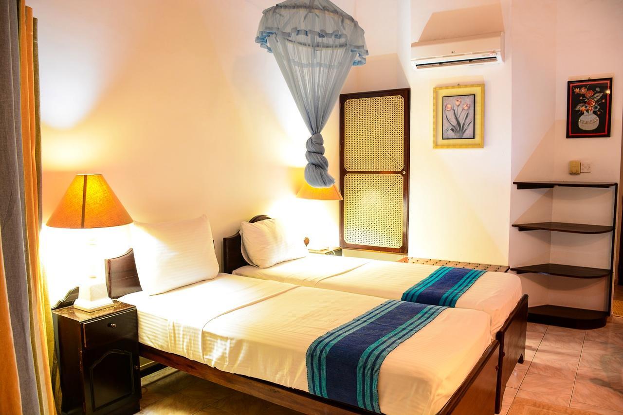 Ranmal Beach Hotel Хиккадува Номер фото
