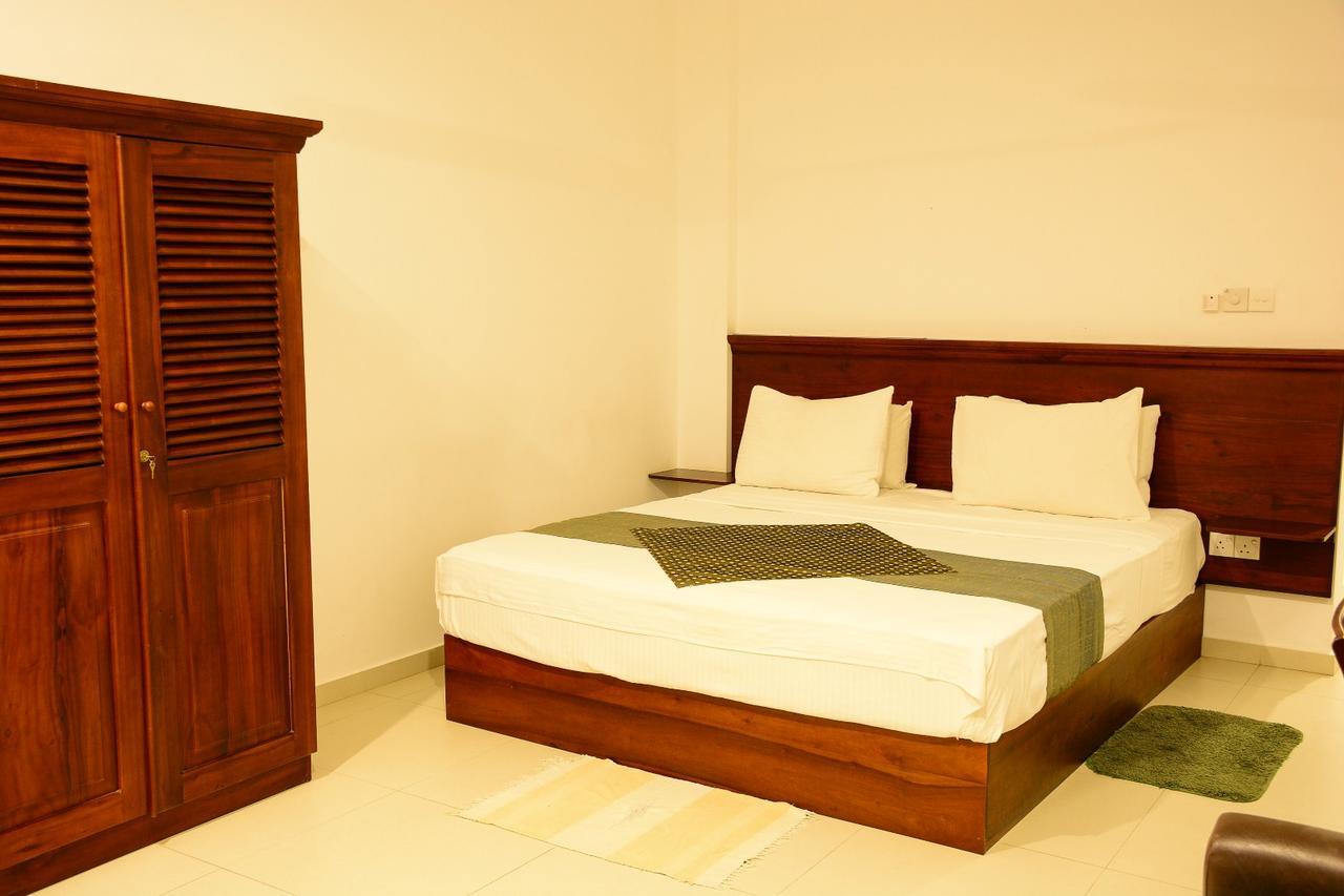 Ranmal Beach Hotel Хиккадува Номер фото